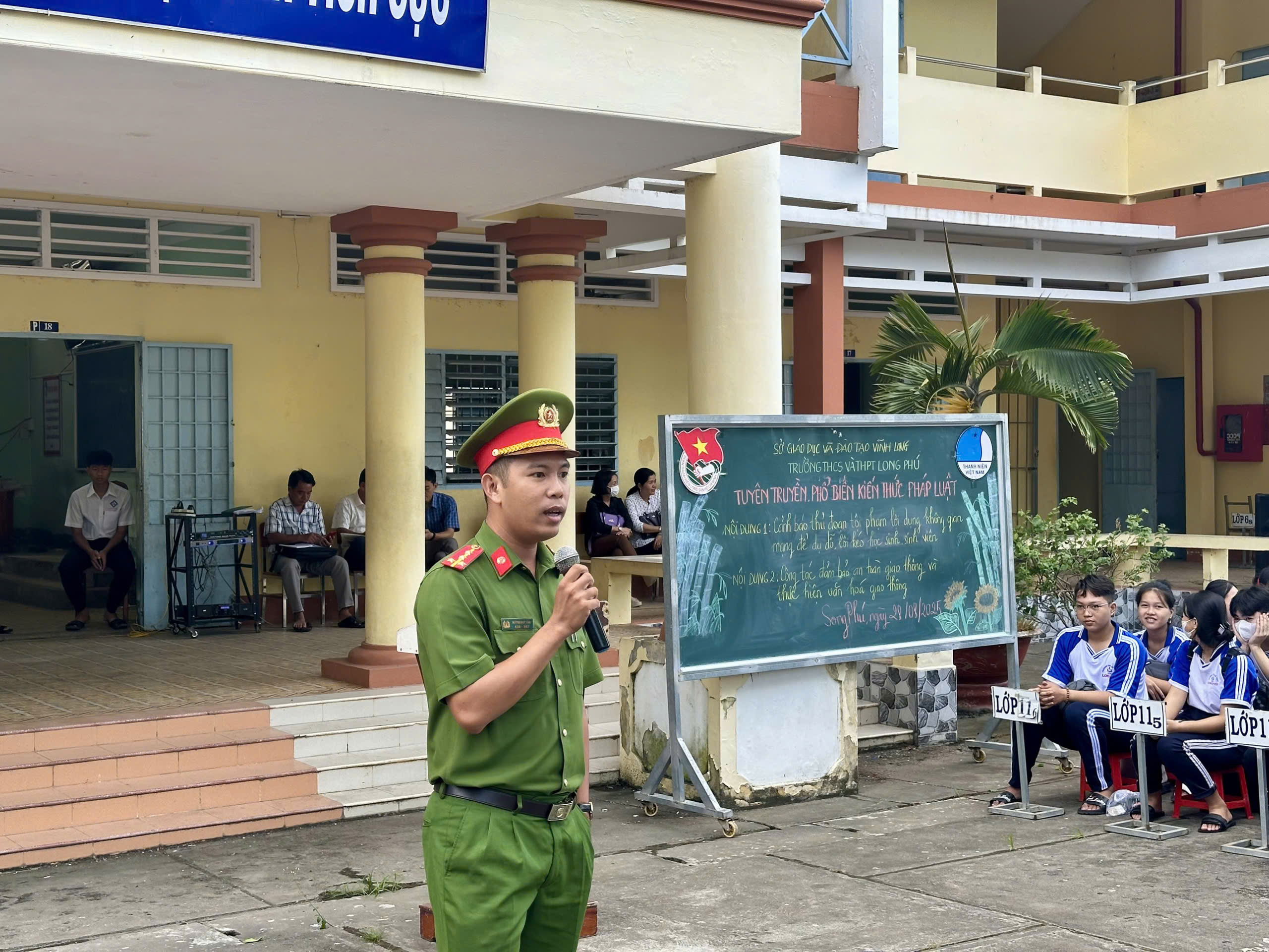 CÔNG AN XÃ SONG PHÚ TUYÊN TRUYỀN PHÁP LUẬT