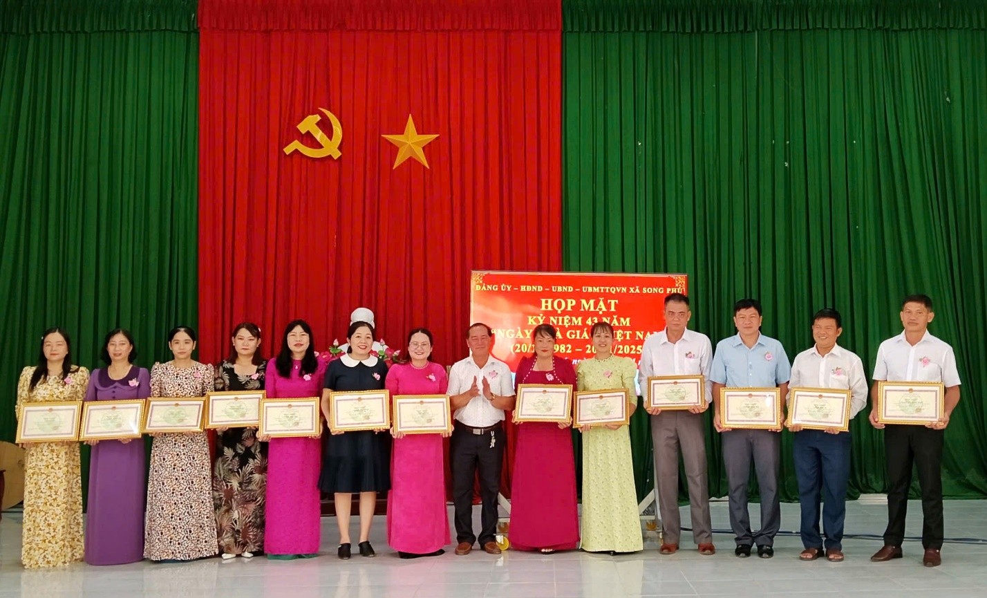 TỔ CHỨC CÁC HOẠT ĐỘNG CHÀO MỪNG KỶ NIỆM 43 NĂM NGÀY NHÀ GIÁO VIỆT NAM (20/11/1982 – 20/11/2025)
